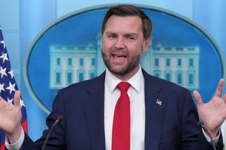 Írán musí pro ukončení války výrazně snížit kapacitu obohacování uranu, vzkázal do Teheránu Vance - Novinky